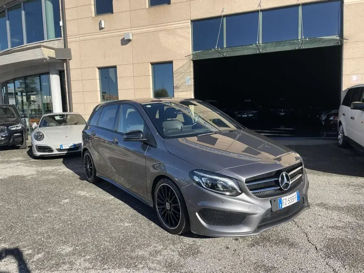 Usata Mercedes B250 Premium 211 CV (155 kW) 2018 Montagna Utilitaria