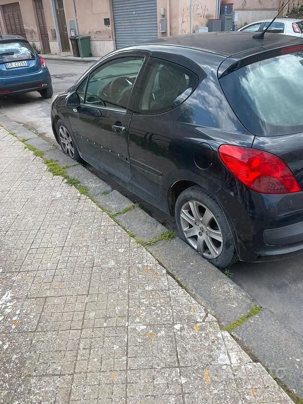 Usata Peugeot 207 90 CV (66 kW) 2007 Nero Berlina