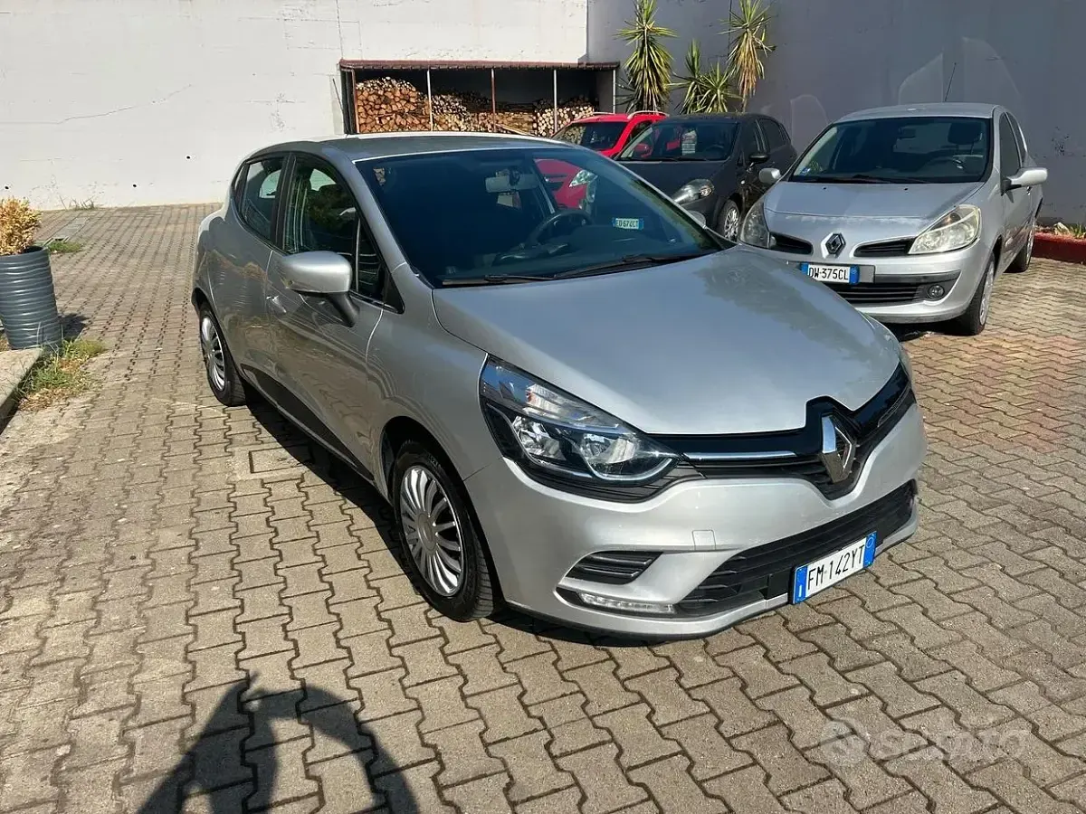 Usata Renault Clio IV Zen 90 CV (66 kW) 2017 Grigio Berlina