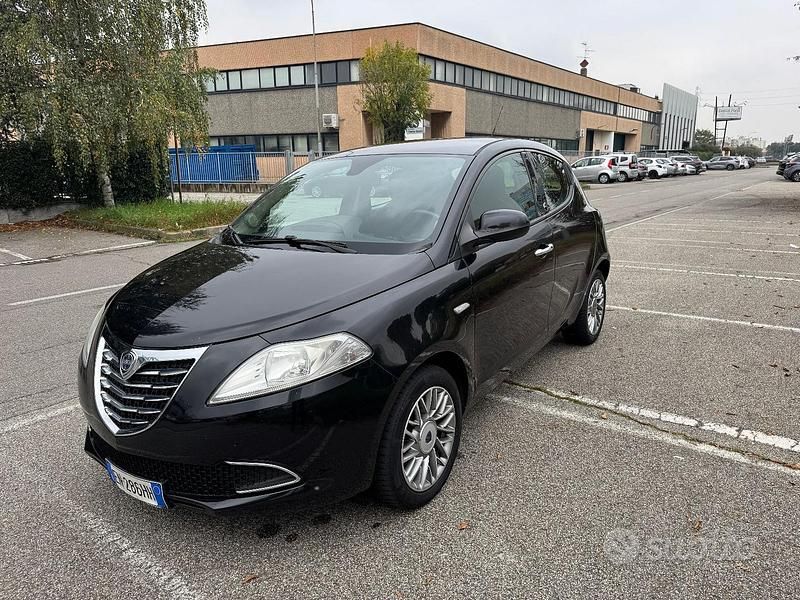 Nero Usata 2012 Lancia Ypsilon Gold Due volumi | 5500 € - Immagine 1/4