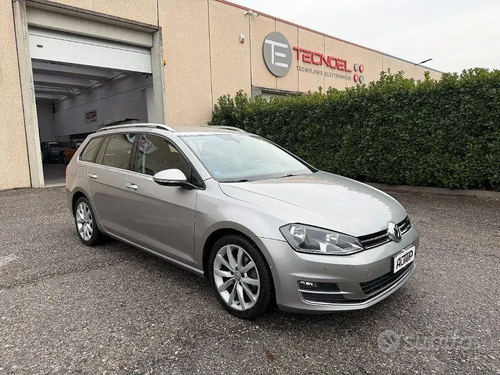 Usata VW Golf VII Highline 110 CV (80 kW) 2016 Grigio Station wagon