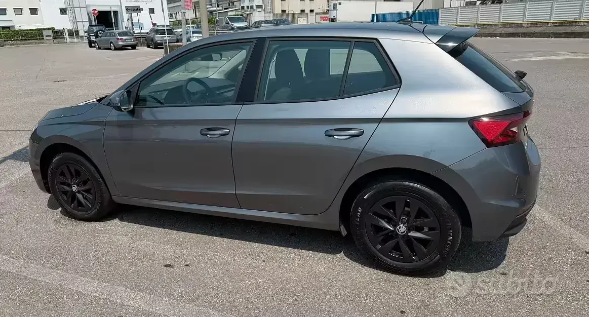 Usata Skoda Fabia 80 CV (58 kW) 2024 Grigio Utilitaria