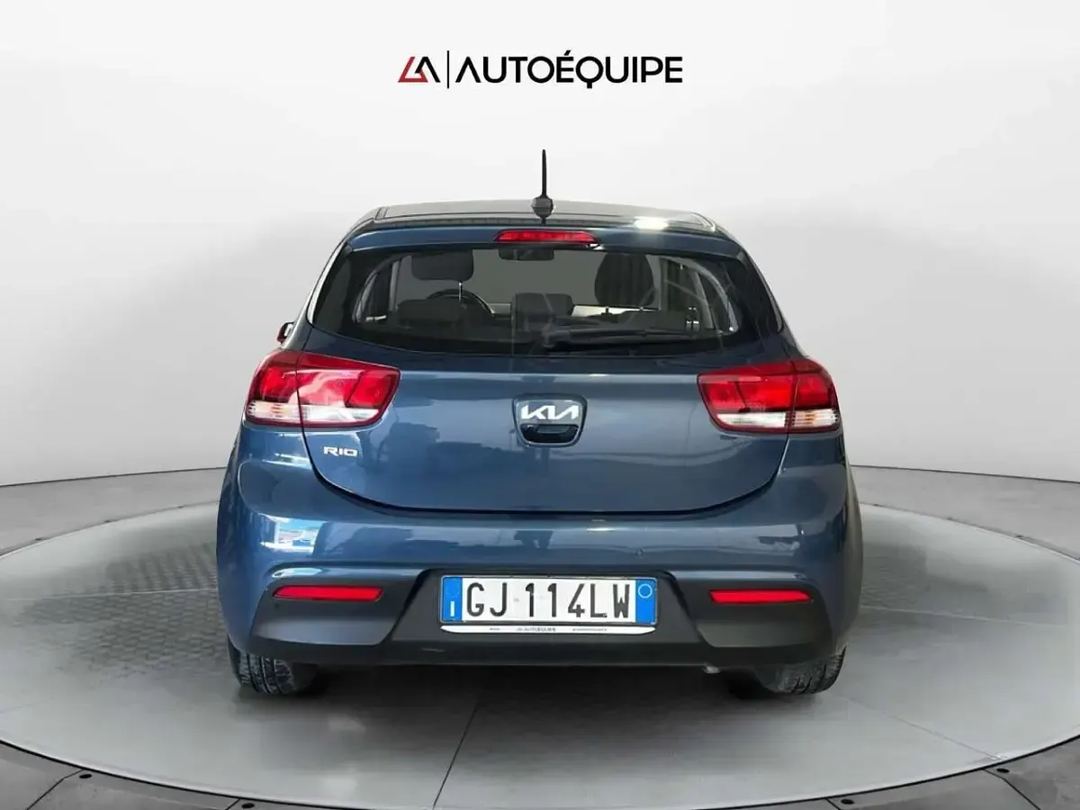 Usata Kia Rio Style 82 CV (60 kW) 2022 Blu/azzurro Berlina