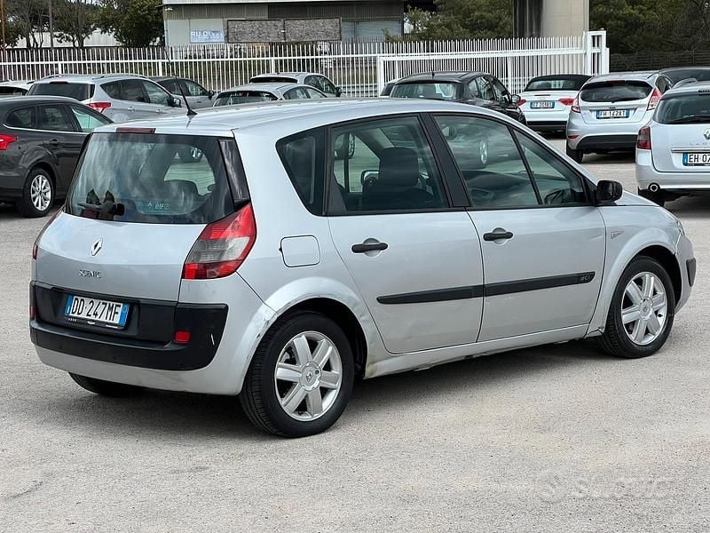 Usata Renault Scénic II 105 CV (77 kW) 2006 Grigio Monovolume