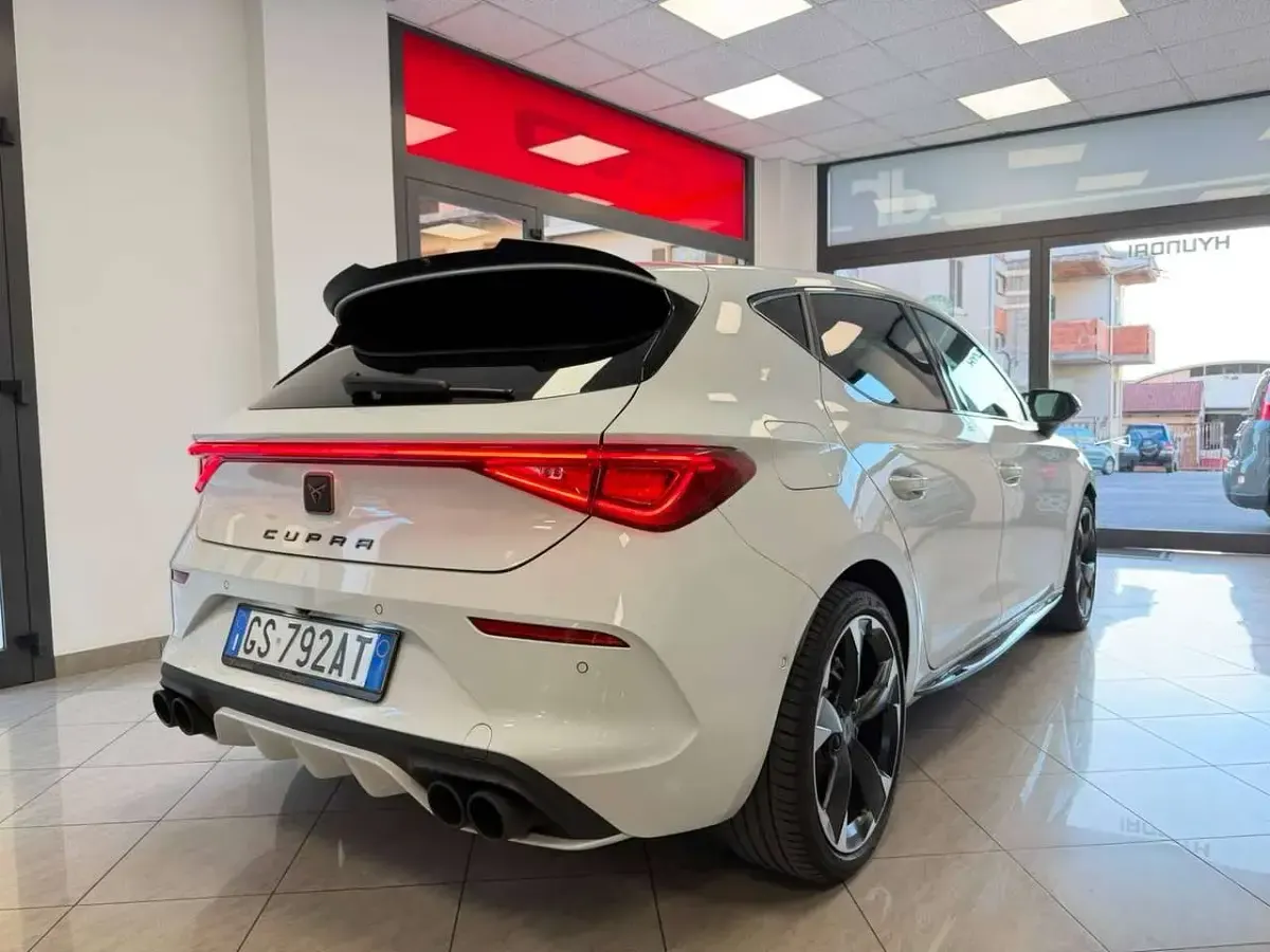 Usata Cupra Leon 150 CV (110 kW) 2024 Bianco Berlina