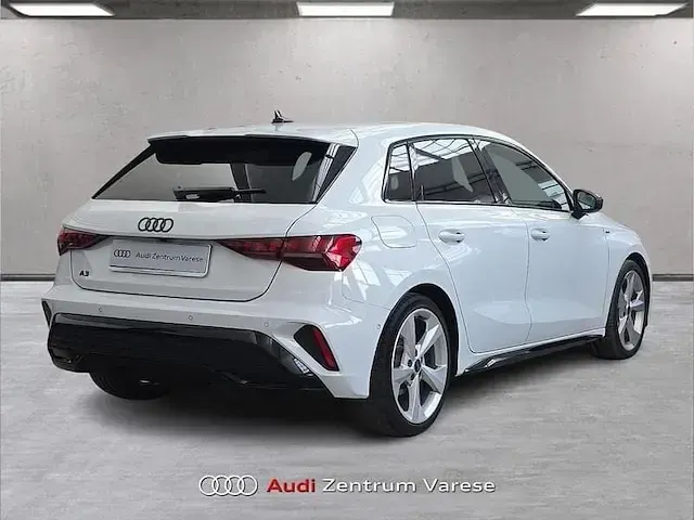 Usata Audi A3 S-Line 150 CV (110 kW) 2025 Bianco ghiaccio Berlina