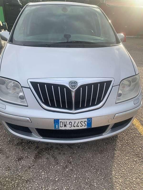 Usata Lancia Phedra 170 CV (125 kW) 2009 Argento Monovolume