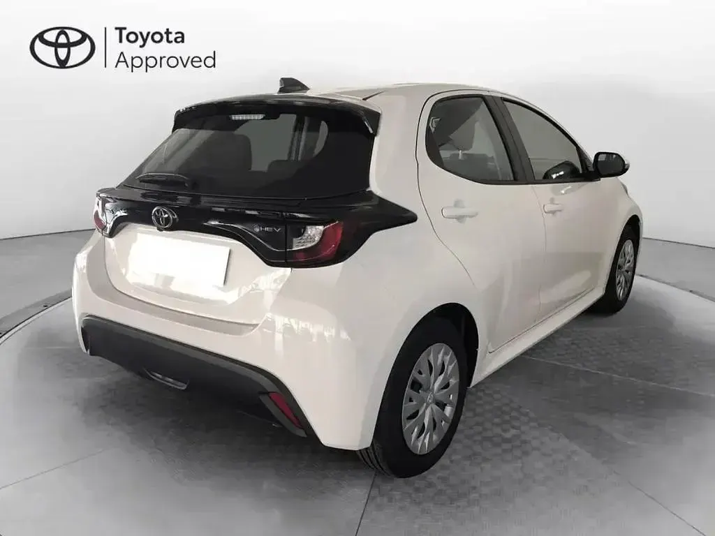 Nuova Toyota Yaris Hybrid 116 CV (85 kW) 2026 Grigio Berlina