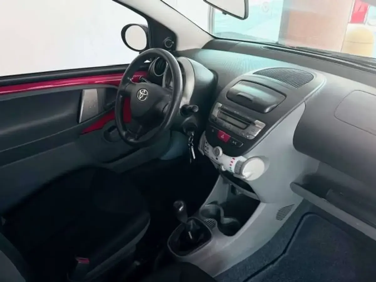 Usata Toyota Aygo Connect Style 68 CV (50 kW) 2011 Rosso Utilitaria