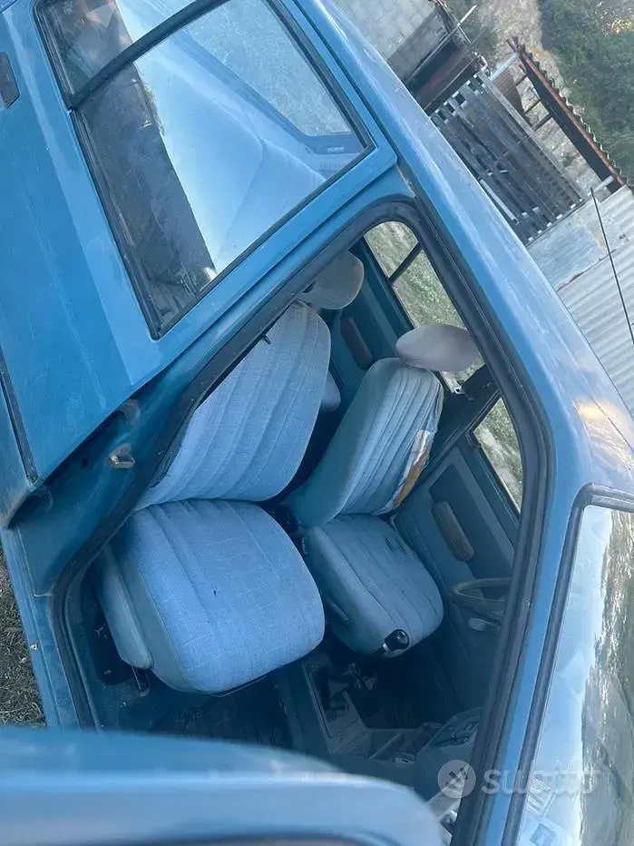 Usata Peugeot 205 49 CV (36 kW) 1984 Blu Utilitaria
