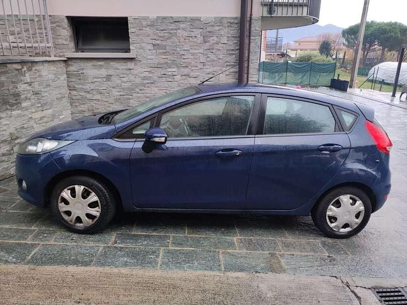 Usata 2012 Ford Fiesta Tre volumi | 3300 € (Super prezzo) - Immagine 1/4