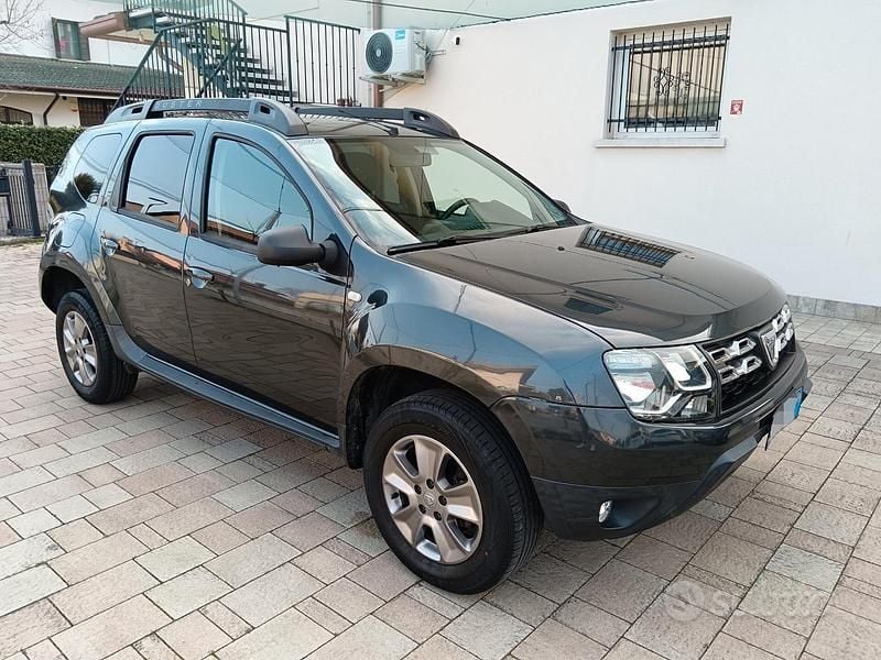 Usata Dacia Duster Lauréate 110 CV (80 kW) 2014 Grigio SUV