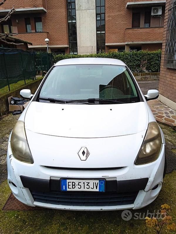 Usata Renault Clio II 68 CV (50 kW) 2010 Bianco Berlina
