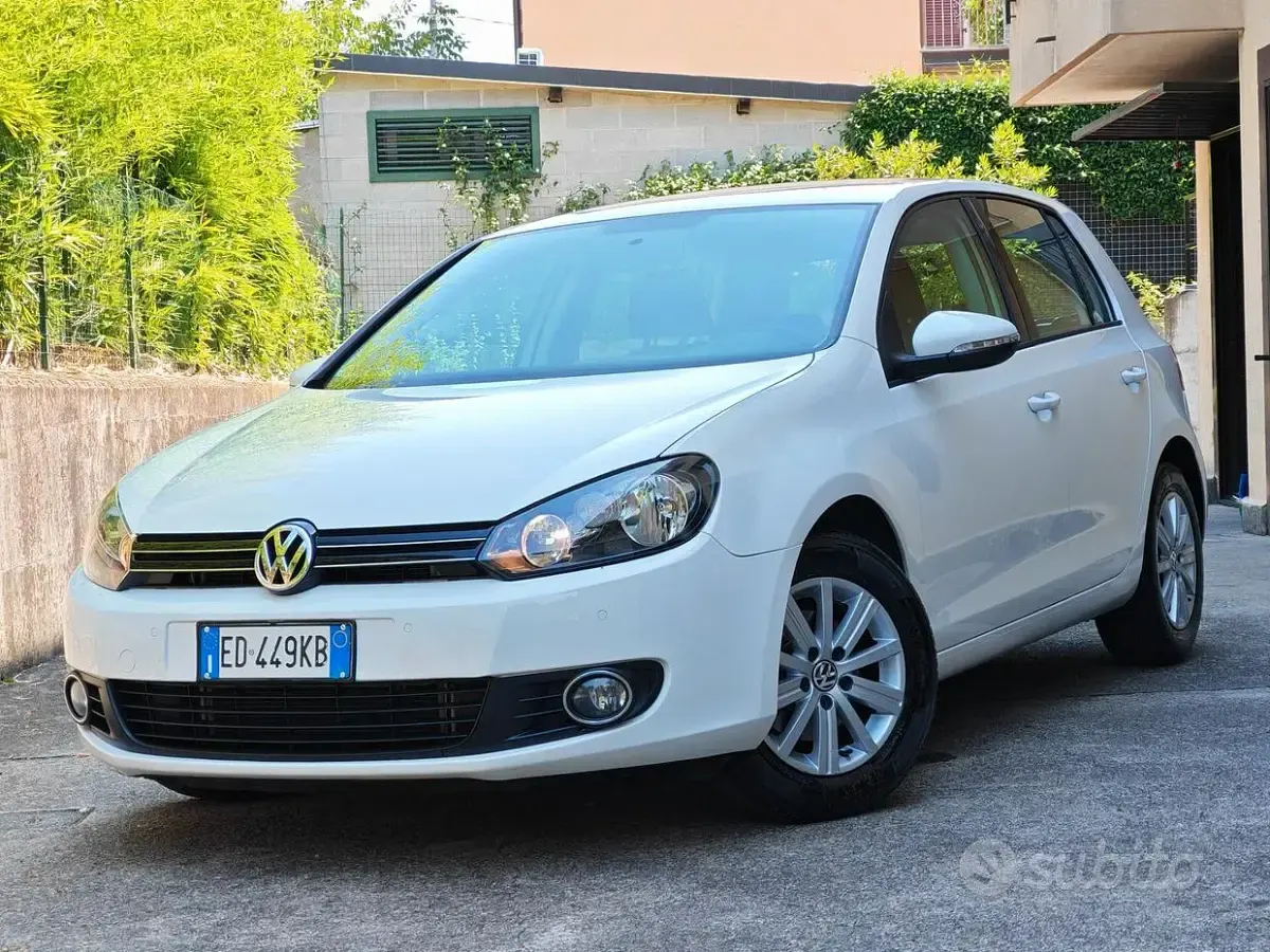 Usata VW Golf VI 105 CV (77 kW) 2010 Bianco Utilitaria