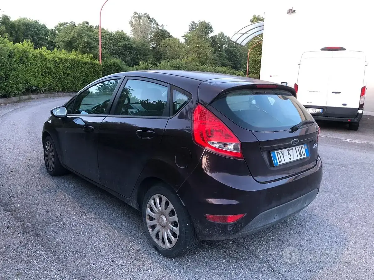 Usata Ford Fiesta 80 CV (58 kW) 2010 Rosso Berlina