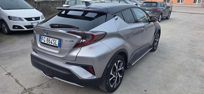 Usata Toyota C-HR Style 98 CV (72 kW) 2017 Bicolore grigio e nero SUV