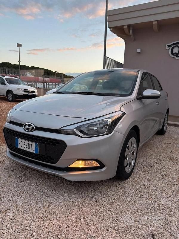 Usata Hyundai i20 GO! 75 CV (55 kW) 2016 Grigio Berlina