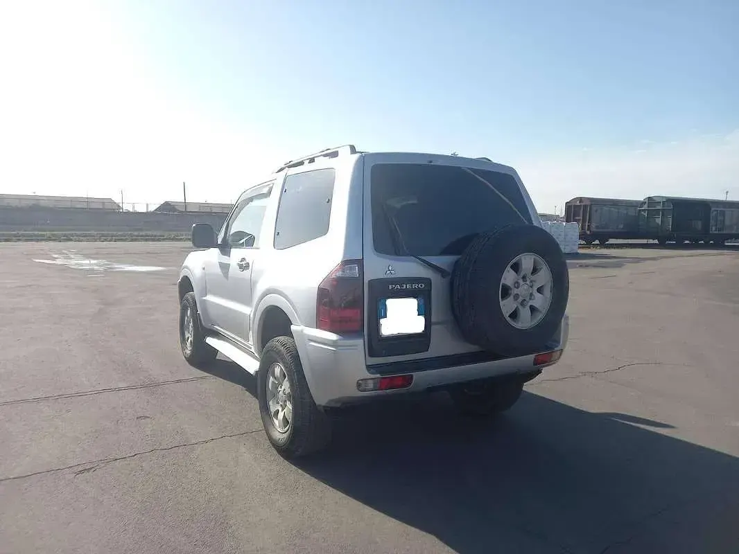 Usata Mitsubishi Pajero 116 CV (85 kW) 2005 Argento SUV