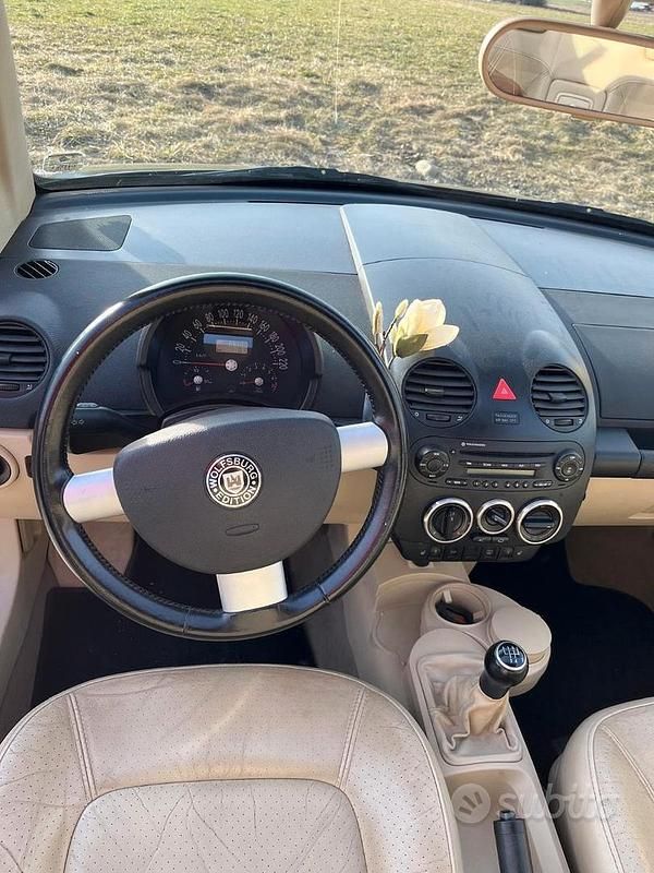 Usata VW New Beetle Cabriolet 116 CV (85 kW) 2004 Nero Cabrio