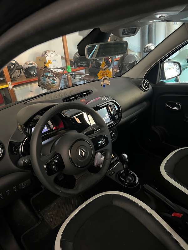 Nero Usata 2022 Renault Twingo Urban Night Due volumi | 14.000 € (Molto cara) - Immagine 1/4