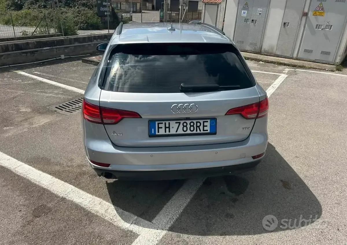Usado Audi A4 140 CV (102 kW) 2017 Gris Familiar