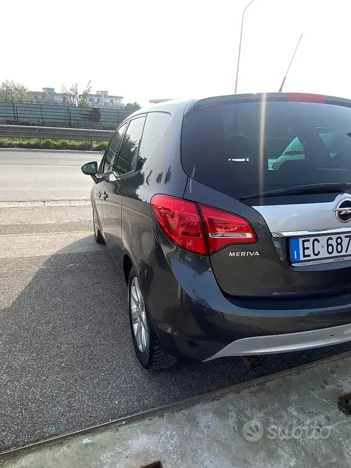 Usata Opel Meriva Cosmo 75 CV (55 kW) 2010 Grigio Monovolume