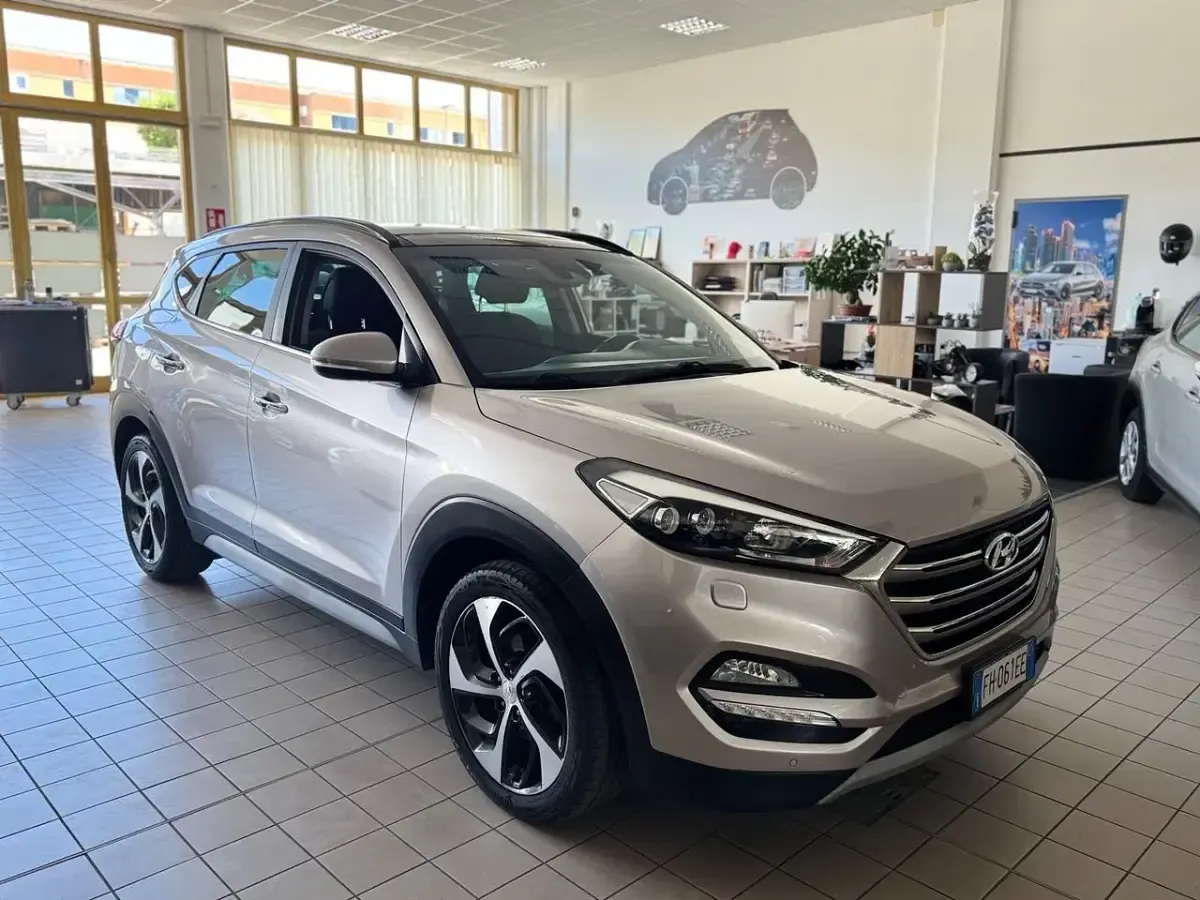 Usata Hyundai Tucson Xpossible 141 CV (103 kW) 2017 Oro SUV