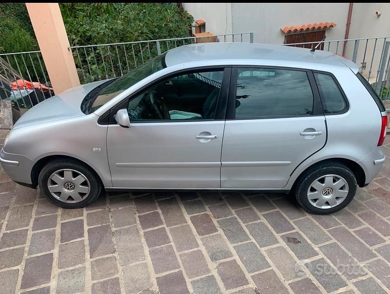 Usata VW Polo 64 CV (47 kW) 2005 Grigio Utilitaria