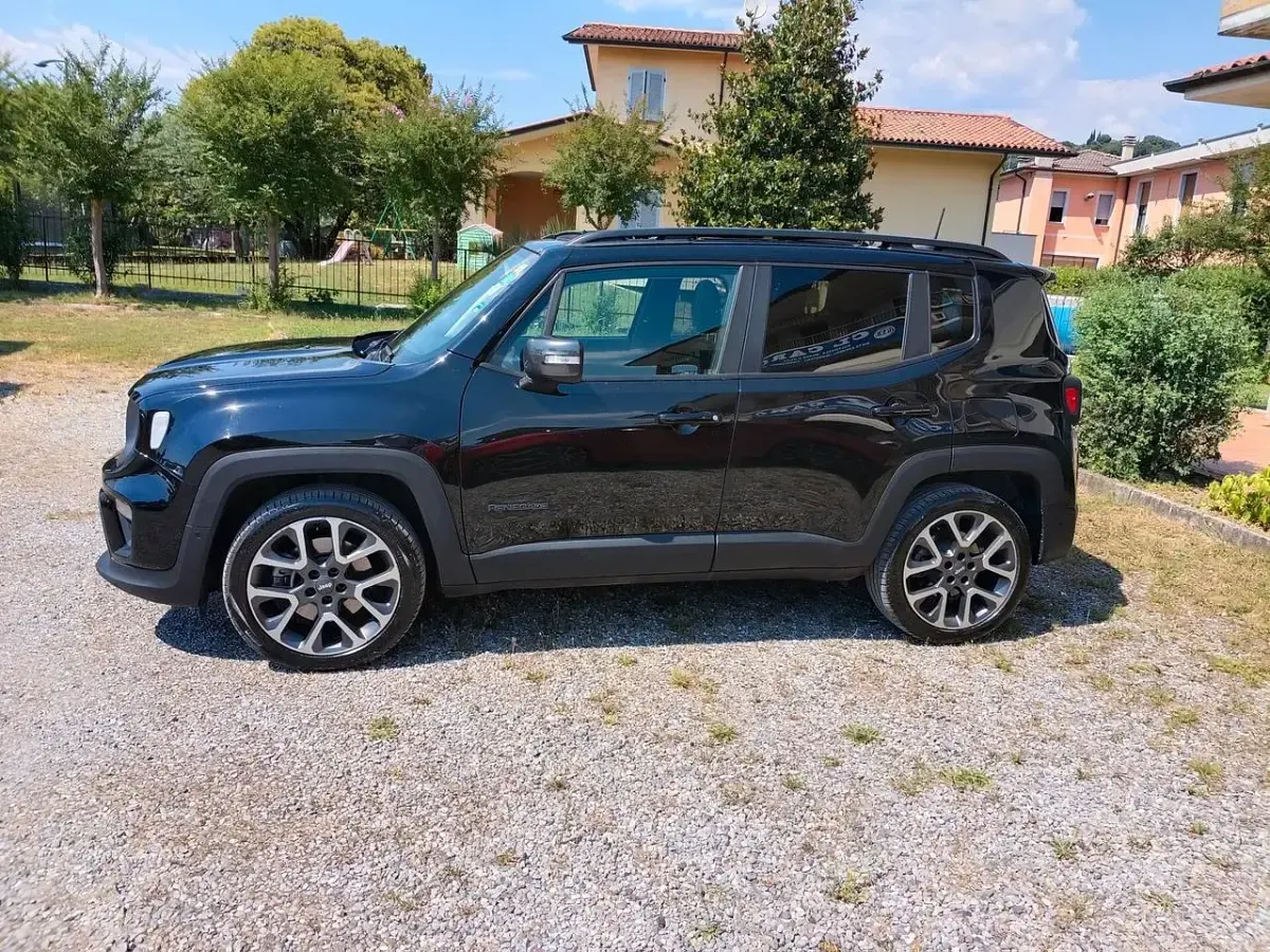 Usata Jeep Renegade Trailhawk 179 CV (131 kW) 2022 Nero SUV