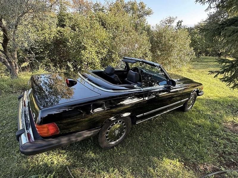 Usata Mercedes 560 245 CV (180 kW) 1987 Nero Cabrio