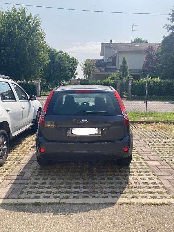 Usata Ford Fiesta Ghia 75 CV (55 kW) 2007 Blu/azzurro Utilitaria