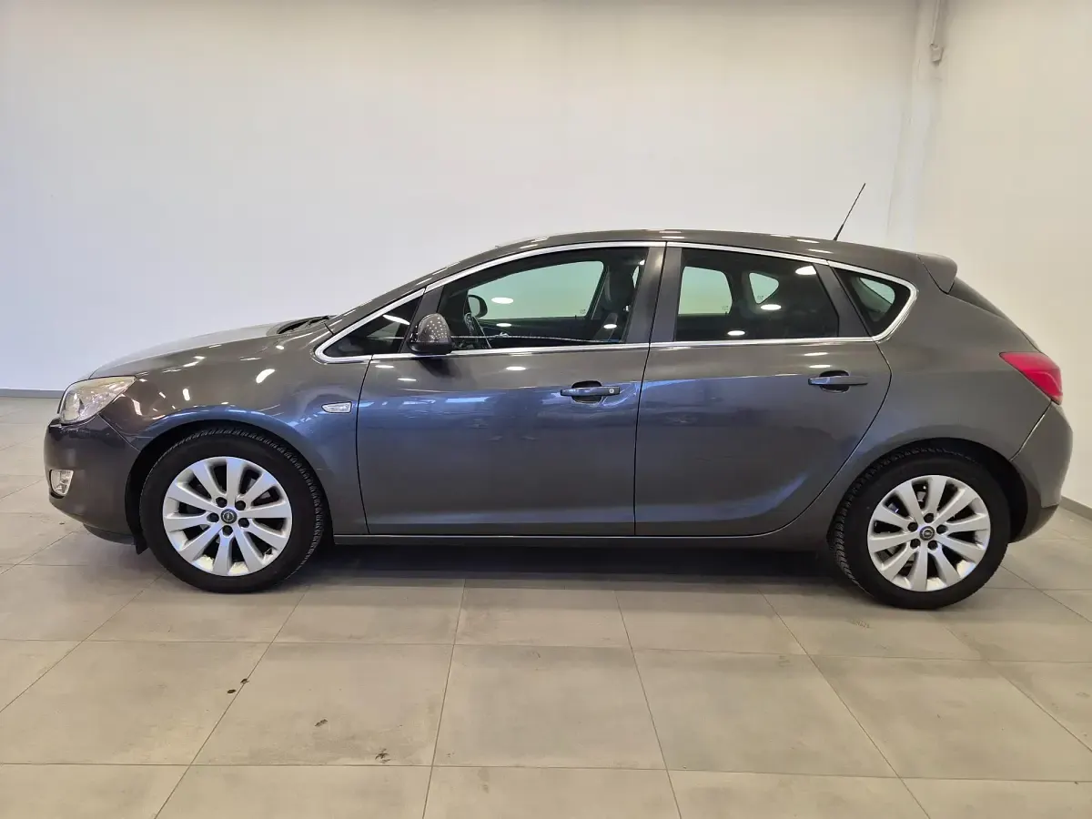 Usata Opel Astra 125 CV (91 kW) 2010 Grigio Berlina