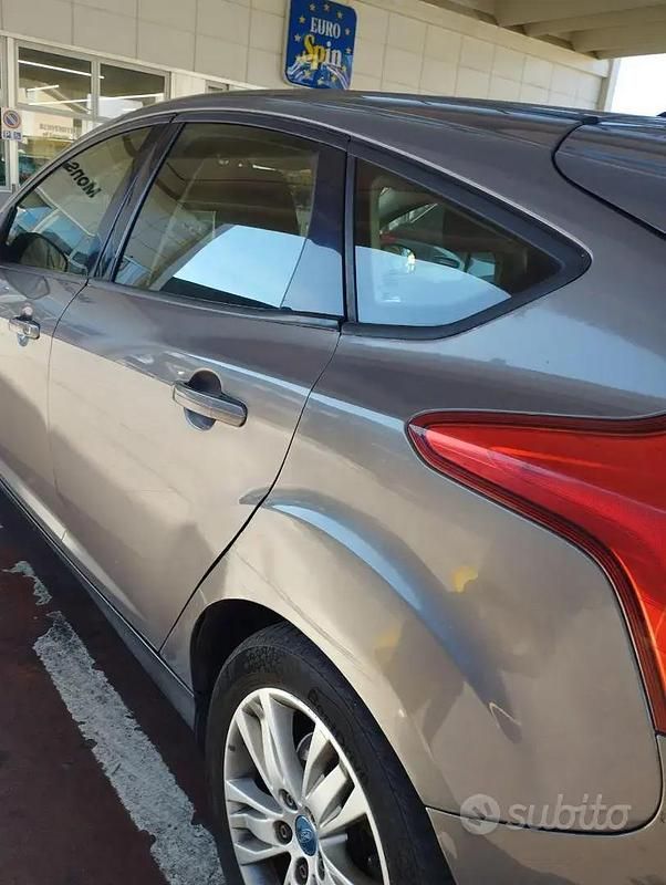 Usata Ford Focus 2011 Marrone Berlina