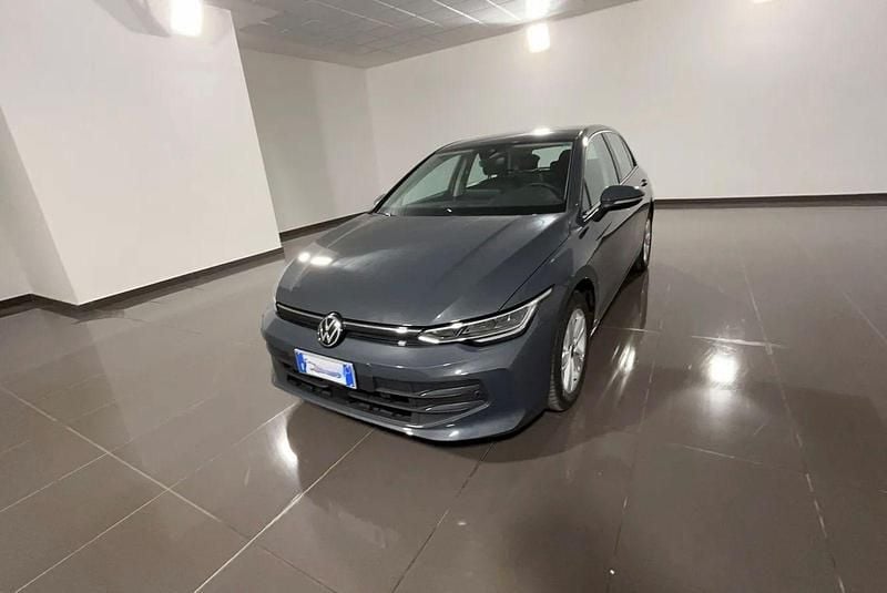 Usata VW Golf VIII Life 116 CV (85 kW) 2025 Grigia Berlina
