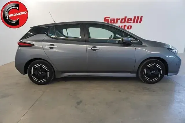 Usata Nissan Leaf Acenta 110 kW (150 CV) 2023 Grigio Utilitaria