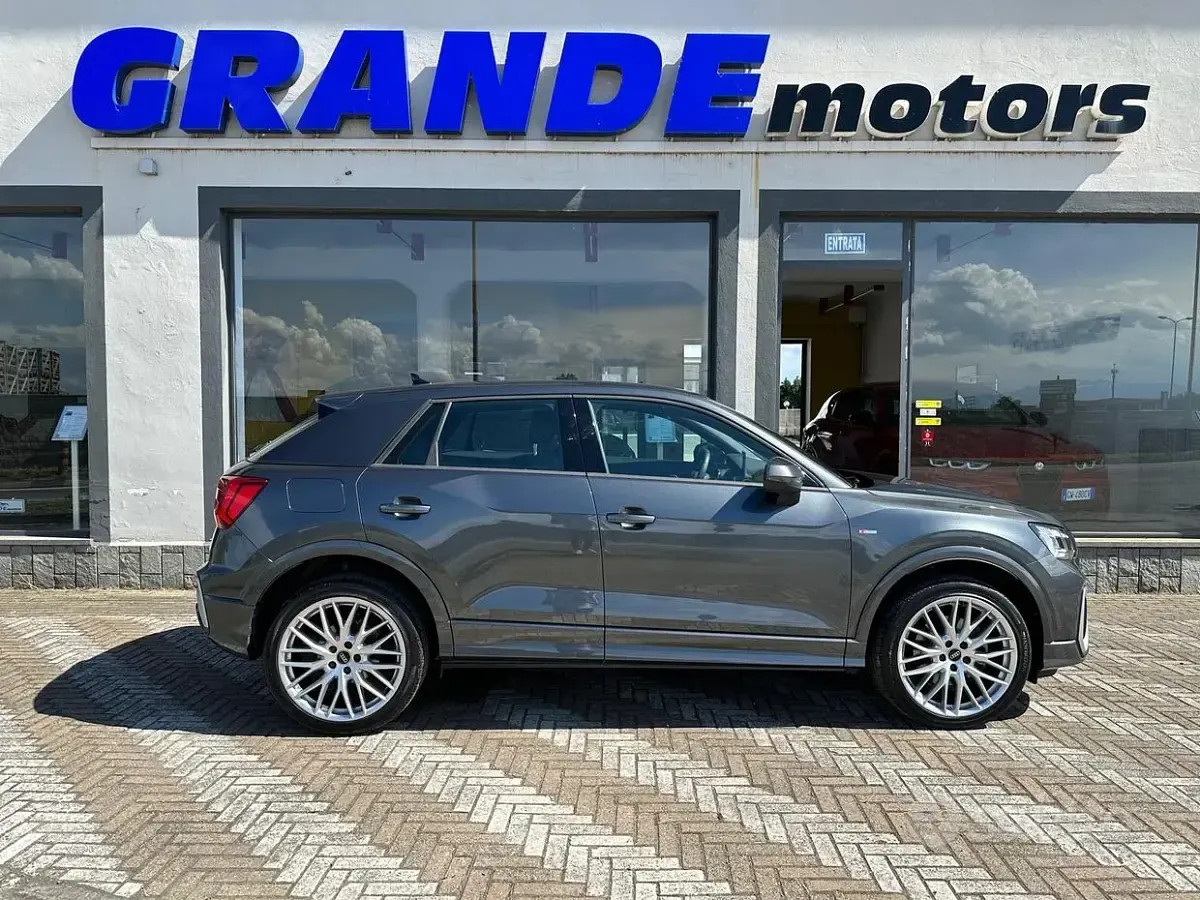 Usata Audi Q2 S-Line 150 CV (110 kW) 2025 Grigio SUV