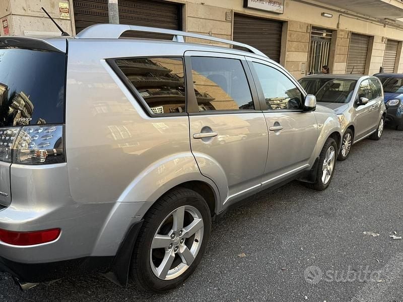 Usata Mitsubishi Outlander Intense 177 CV (130 kW) 2007 Grigio SUV