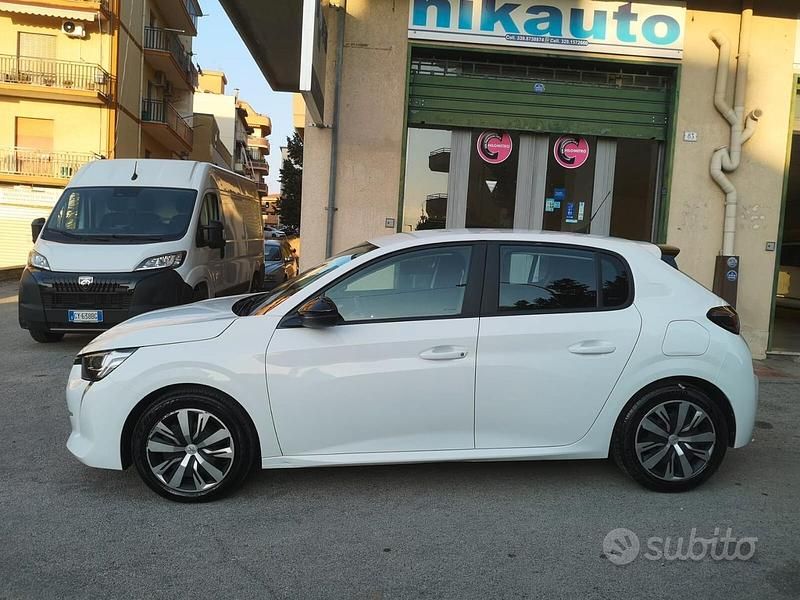 Usata Peugeot 208 Active 101 CV (74 kW) 2023 Bianco Utilitaria