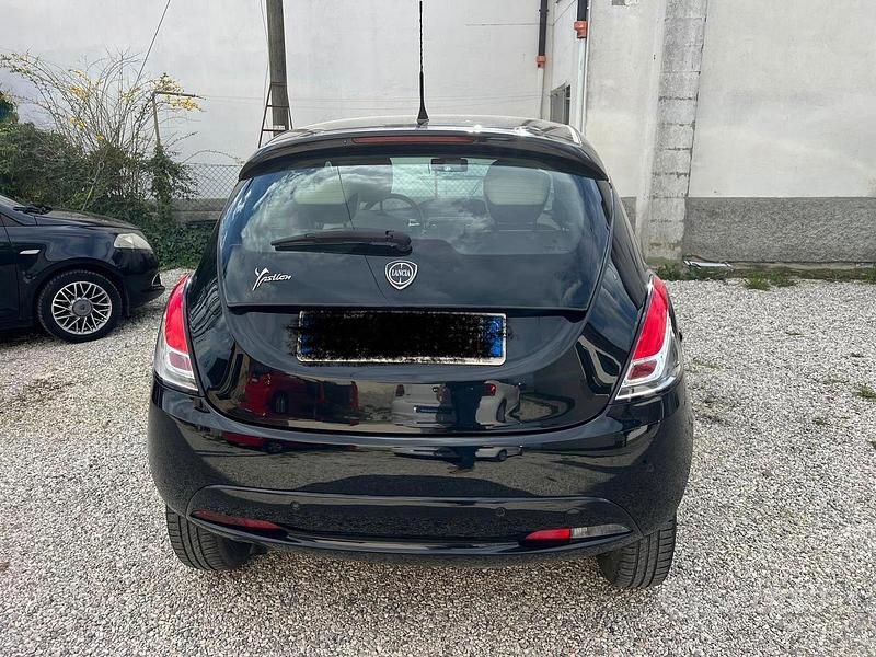 Usata Lancia Ypsilon 85 CV (62 kW) 2015 Nero Utilitaria