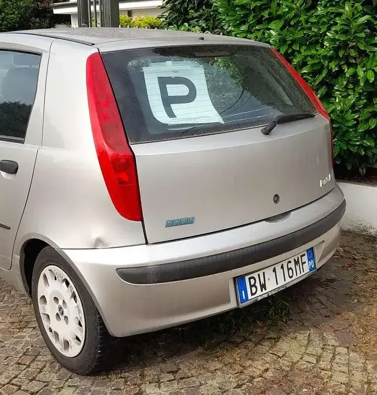 Usata Fiat Punto 60 CV (44 kW) 2002 Argento Utilitaria