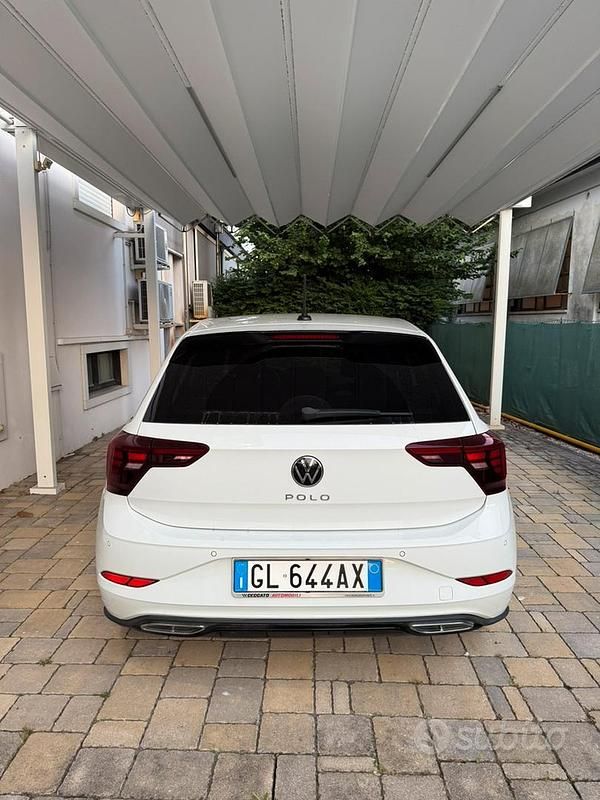 Usata VW Polo R-line 95 CV (69 kW) 2022 Bianco Utilitaria