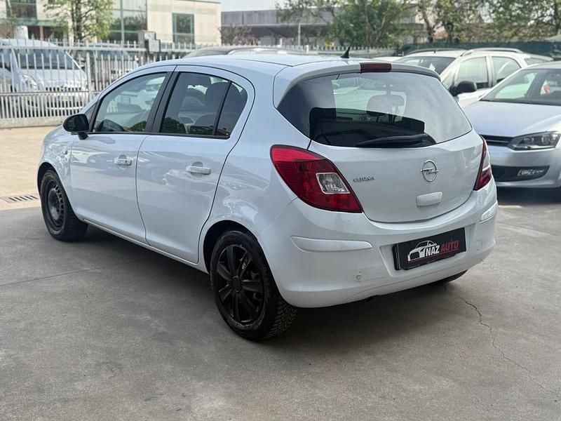 Usata Opel Corsa Cosmo 86 CV (63 kW) 2011 Bianco Utilitaria