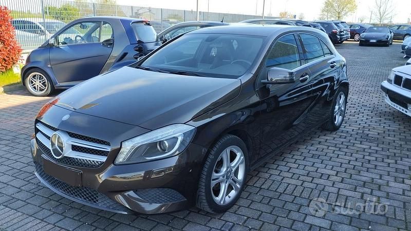 Usata Mercedes A180 109 CV (80 kW) 2014 Marrone Berlina