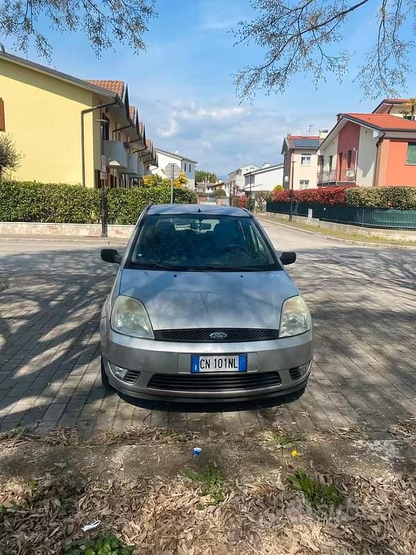 Usata Ford Fiesta 60 CV (44 kW) 2004 Utilitaria