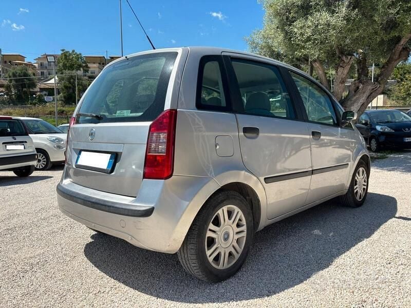 Usata Fiat Idea 95 CV (69 kW) 2005 Grigio Monovolume