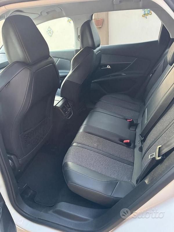 Usata Peugeot 3008 131 CV (96 kW) 2019 Bianco SUV