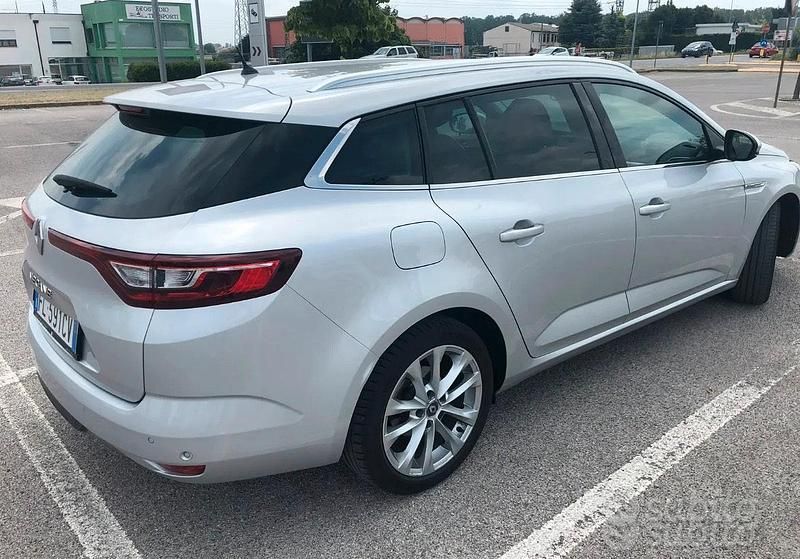 Usata Renault Mégane IV 110 CV (80 kW) 2017 Berlina