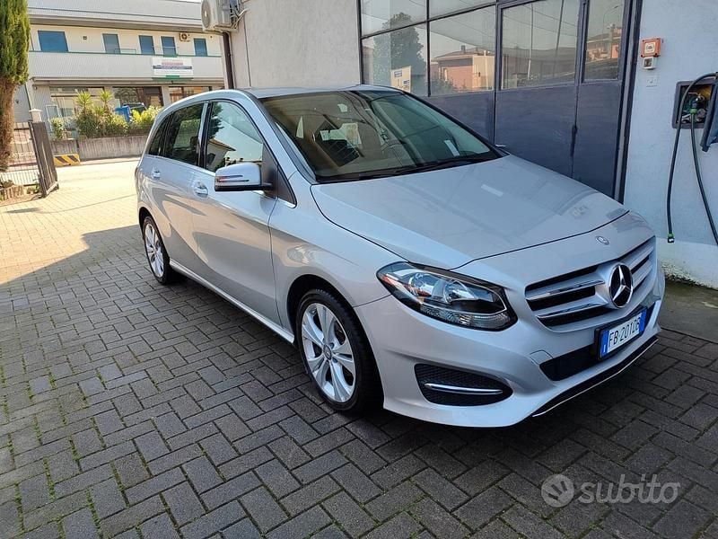 Usata Mercedes B180 Executive 109 CV (80 kW) 2015 Grigio Monovolume