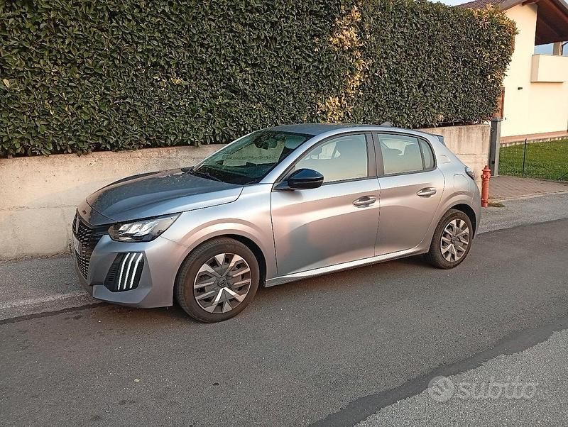 Usata Peugeot 208 101 CV (74 kW) 2024 Grigio Utilitaria