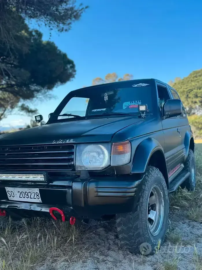Usata Mitsubishi Pajero 100 CV (73 kW) 1991 Nero SUV